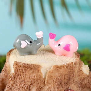 Miniature Resin Elephant Figurine Cartoon Heart Trunk Elephant Ornament For Micro Landscape Succulent DIY Desktop Decoration