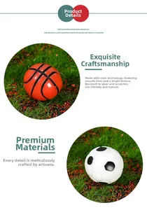 Gedetailleerd macro-beeld van miniatuur voetbal- en basketbalmodellen voor DIY microlandschappen