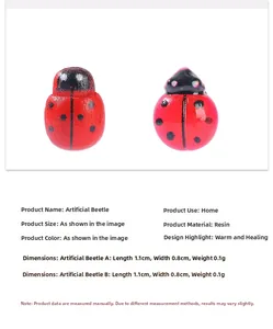 Dettaglio macro di coccinelle in resina rossa per decorazioni micro paesaggi