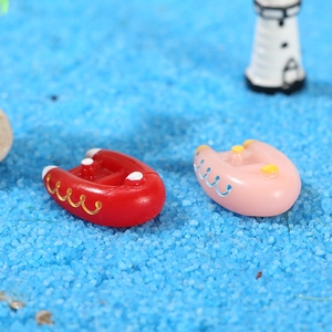 Yate miniatura de estilo mediterráneo en resina para escenas de micro paisaje marino