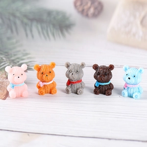 Miniature Resin Scarf Bear Figurines With Knitted Texture Cartoon Bear Ornaments For Micro Landscape Fairy Garden Home Decor Colorful Animal Gifts