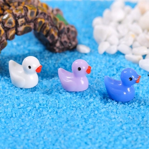 Miniatuur hars eenden in blauw wit en paars voor mos micro landschap decoratie