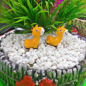 Lot de deux figurines de cerf en résine jaune pour micro paysage et décoration DIY