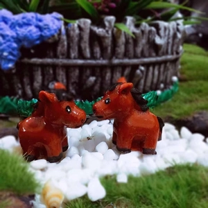 Miniature resin horse figurines for succulent terrarium and moss micro landscape decor