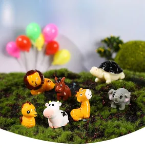 Miniature resin cartoon animals set including giraffe and lion for succulent garden decor