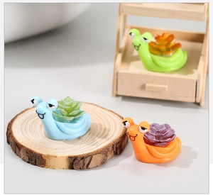 Miniature resin snails with colorful artificial succulents for moss micro landscape decor