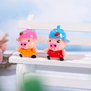 Mignonnes figurines de cochons miniatures en résine avec chapeaux fraise pour jardin décor