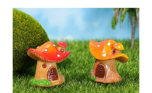 Détail de figurines miniatures de maison de champignon rouge et orange pour jardin