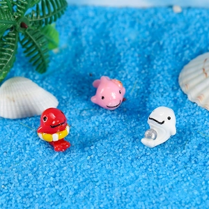 Dreiteiliges Set bunter Delfin-Figuren für Mikrolandschaften und Aquariendeko