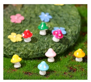 Mini funghi colorati in resina a pois bianchi su muschio per decorazione di giardini DIY
