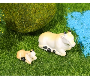 Miniature resin cow figurines for garden decor and micro landscape bonsai styling