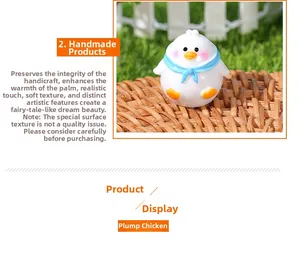 Λεπτομέρεια macro από χειροποίητη φιγούρα Chubby Chicken με μπλε κασκόλ και υφή