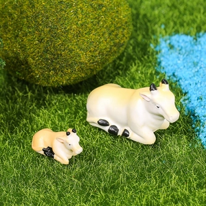 Miniature resin cow figurines set with black spots for DIY micro landscape garden decor