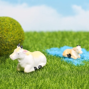 Miniature resin cow figurines for succulent bonsai and fairy garden landscape decor