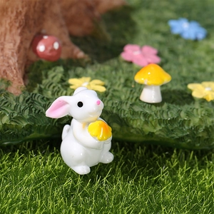 Miniature de lapin blanc en résine avec champignon jaune pour déco de micro jardin