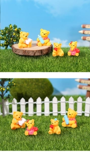 Detailansicht von vier verschiedenen gelben Harz-Teddybären für DIY-Bonsai-Gärten