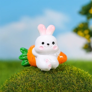 Miniatur Kaninchen Harzfigur mit Karotte für Mikrolandschaft und Bonsai Dekoration