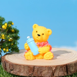 Miniatur-Teddybär aus gelbem Harz mit Milchflasche für DIY-Bonsai-Landschaften
