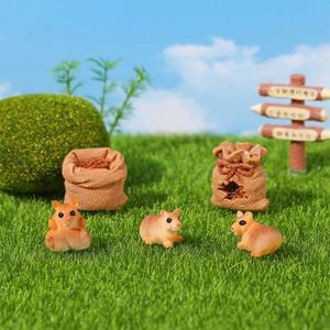 Figurine di criceto in miniatura e sacchi di juta per decorazione di giardini fai da te