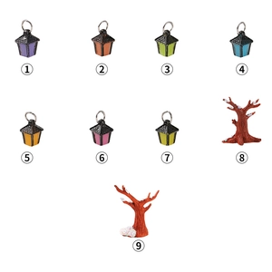 Mini lampadaires et arbres de Noël en résine enneigés pour décors de micro paysages