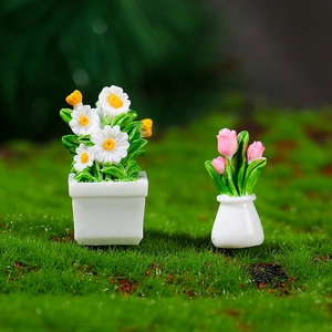 Miniature dollhouse potted white daisy and pink tulip plants for garden micro landscape decor