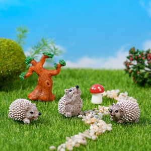 Lot de trois hérissons miniatures en résine pour décoration de micro paysage