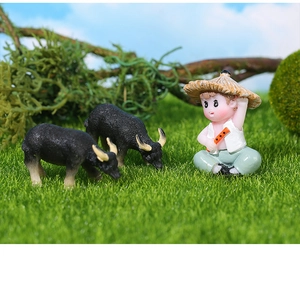 Miniaturfiguren Set mit flötenspielendem Hirtenjungen und zwei Wasserbüffeln aus Harz