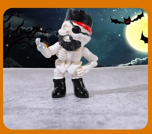Statuetta pirata scheletro di Halloween in resina con cappello nero e mano a gancio