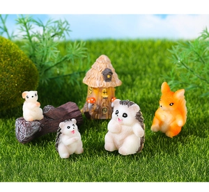 Set de jardín en miniatura con erizo, ardilla, ratón y casa de hongo en resina suave
