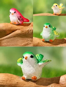 Vue détaillée macro de figurines d'oiseaux miniatures en résine aux textures réalistes