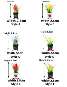 Detail van miniatuur tulp bloempotten in zes kleuren, afmetingen 5,5 cm bij 2,5 cm groot