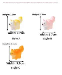 Specifiche dimensionali per tre mini statuine di volpe colorate in resina