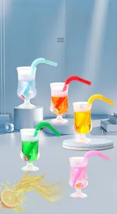 Lot de cinq mini modèles de boissons en résine avec pailles pour loisirs créatifs