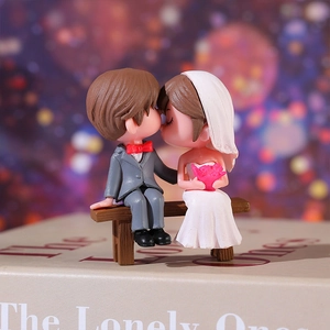Cartoon Wedding Couple Figurines Micro Landscape PVC Resin Groom Bride Statues For Home Office Desk Cake Decoration Romantic Gift