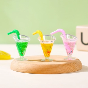 Miniatur bunte hawaiianische Sommergetränke Set für Tischdeko und Strandlandschaft
