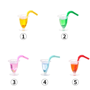 Cinco tazas de jugo en miniatura para casa de muñecas con pajitas de colores vivos