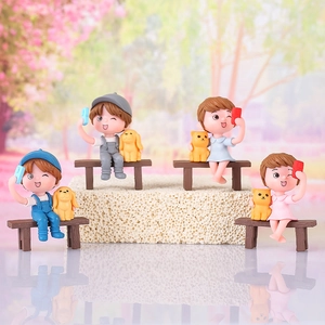 PVC Couple Selfie Figurines With Stool Creative Resin Desktop Miniature Ornaments Sweet Atmosphere Decor Gift For Home Car Office