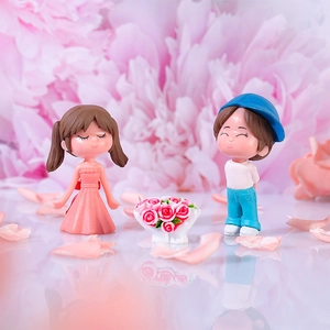 Cute Cartoon Couple Figurines Micro Landscape Ornaments Resin Boy Girl Dolls Car Desktop Decoration Valentine Gift