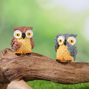 Pair of resin owl figurines in brown and grey colors for moss landscape micro decoration