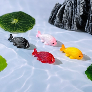 Miniature resin goldfish set for aquarium decor and DIY micro landscapes 4-piece pack