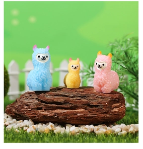 Miniature resin alpaca figurines for moss micro-landscape gardening on wood blocks