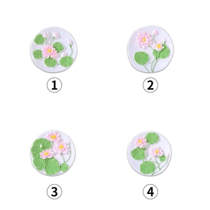 Set de cuatro imanes 3D de resina con flores de loto rosas y hojas de lirio de agua verdes