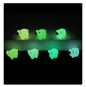 Miniatures de moutons en résine luminescente brillant dans le noir pour décorations DIY