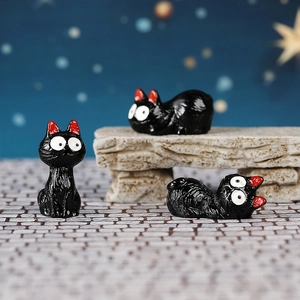 Three-piece set of miniature resin black cats for Halloween garden and desk decor