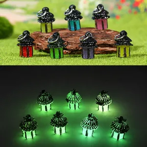 Mini casas decorativas de jardín con colores de día y efecto fluorescente nocturno