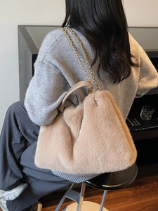 Vintage Faux Fur Plush Shoulder Bag For Women Fashion Large Capacity Tote Bag With Chain Strap Autumn Winter Handbag