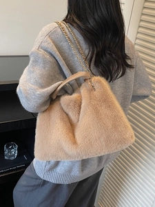 Stylish large faux fur tote bag in warm camel with chain strap and leather handle