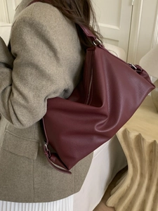 Minimalist large burgundy slouchy tote bag in litchi grain leather for women