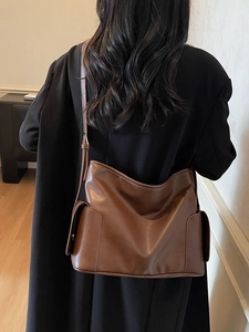 Minimalist Large Capacity PU Leather Shoulder Bag For Women Urban Commuter Tote Bag With Side Flap Pockets Crossbody Bag