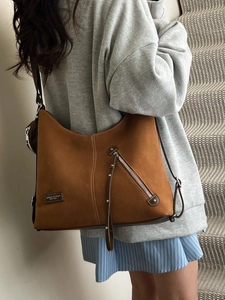 Vintage brown suede tote bag with large capacity and minimalist design for commuting